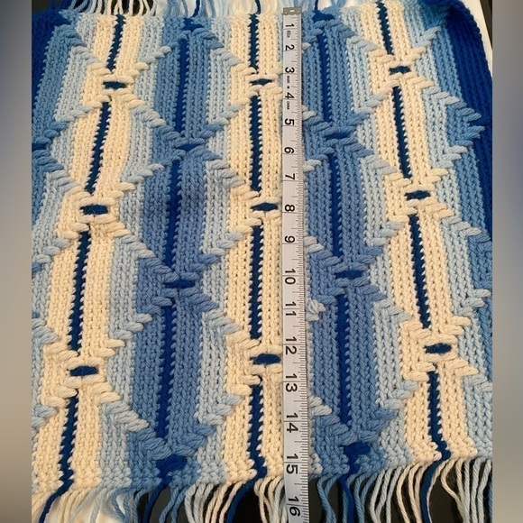 KNIT WOVEN BLACK & BLUE PATTERNED RECTANGLE WITH FRINGE - Picture 4 of 7
